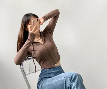 Sexy Cropped Hoodie with Zippered Closure - Image 9